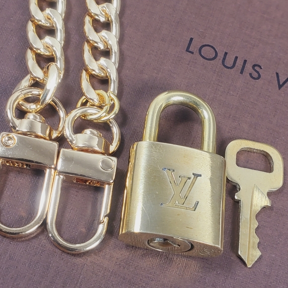#307 AUthentic LOUIS VUITTON Lock Key Set Padlock Brass Polished Gold Ne… - Picture 14 of 16